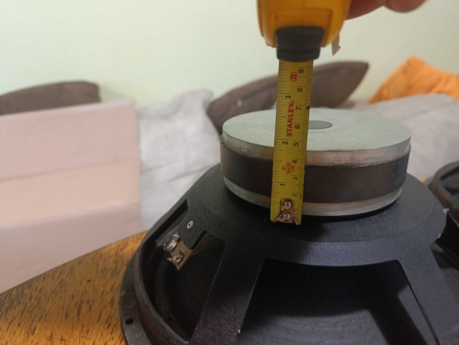 Продавам баси 12инча