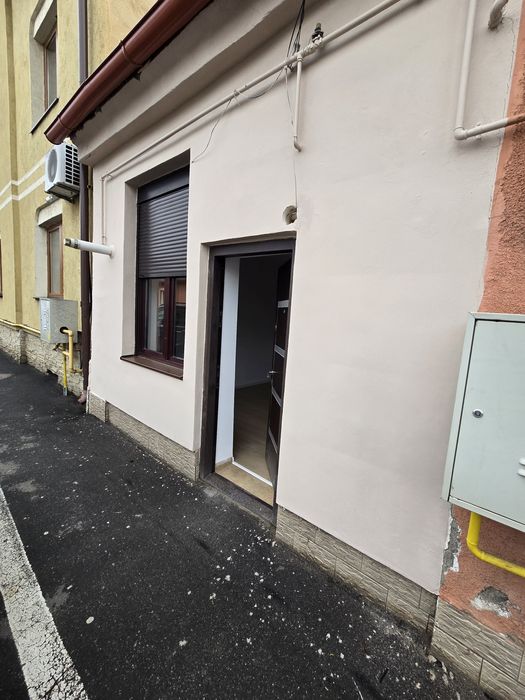 Proprietar Inchirez birou sau apartament spatiu 3 camere