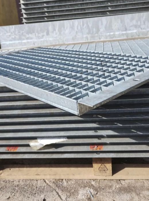 Trepte metalice zincate