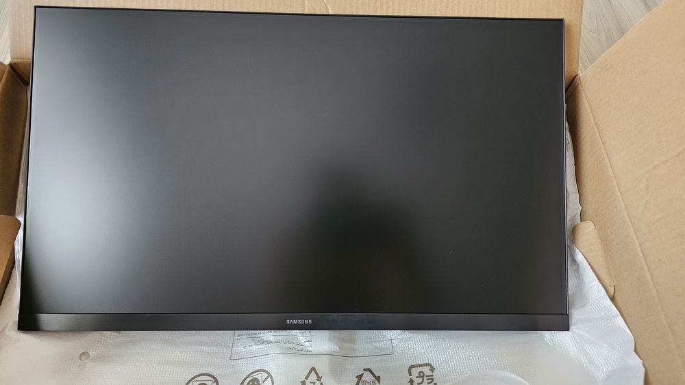 Monitor samsung essential 24 Nou