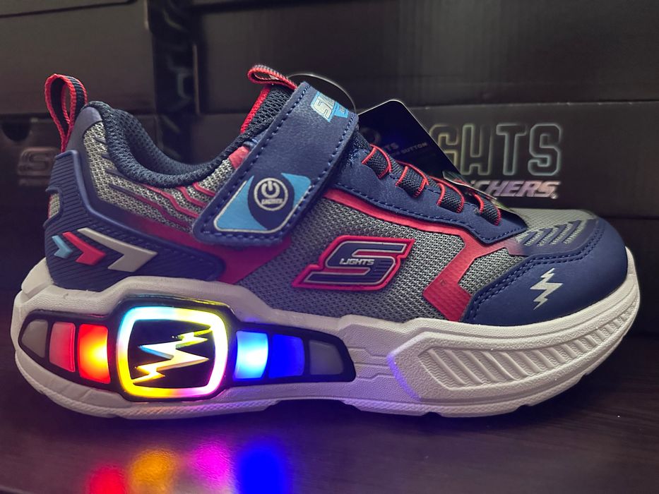 Детски обувки. Skechers. Нови.