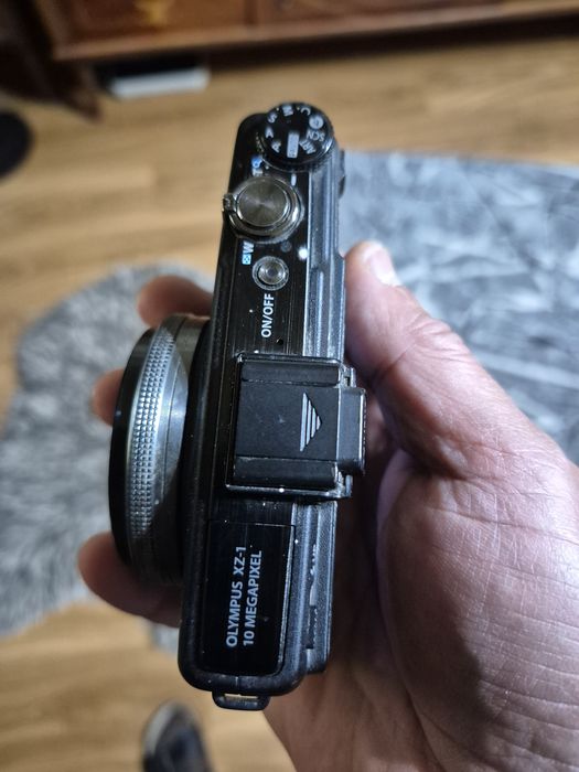 Compact digital Olympus XZ-1