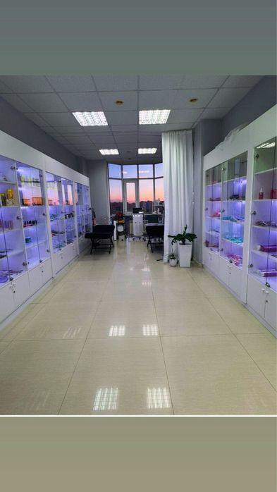 Продам витрины можно по отдельности