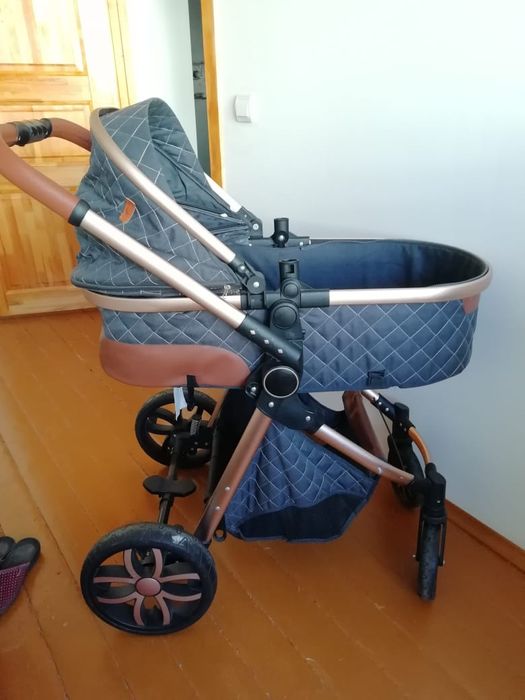 Продам коляску для новорожденных