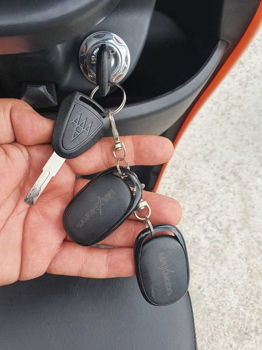 Уникална Триместна Триколка MaxMotors X2