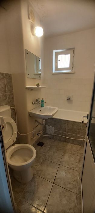 Ofer spre inchiriere  spațiu comercial zona centrală