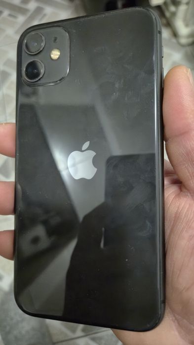 Iphone 11 128 gb 83% baterie