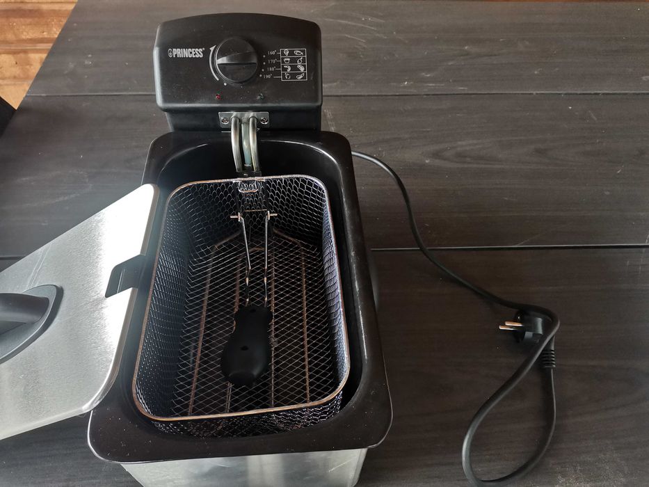 Friteuza Princess Deep Fryer 4L 2000W Argintiu-Negru