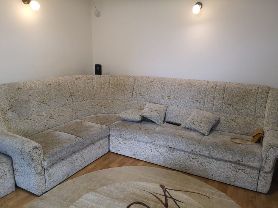 Canapea extensibila cu lada de depozitare