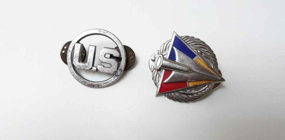 Vechi 2 Insigne Armata Americna USA WW2