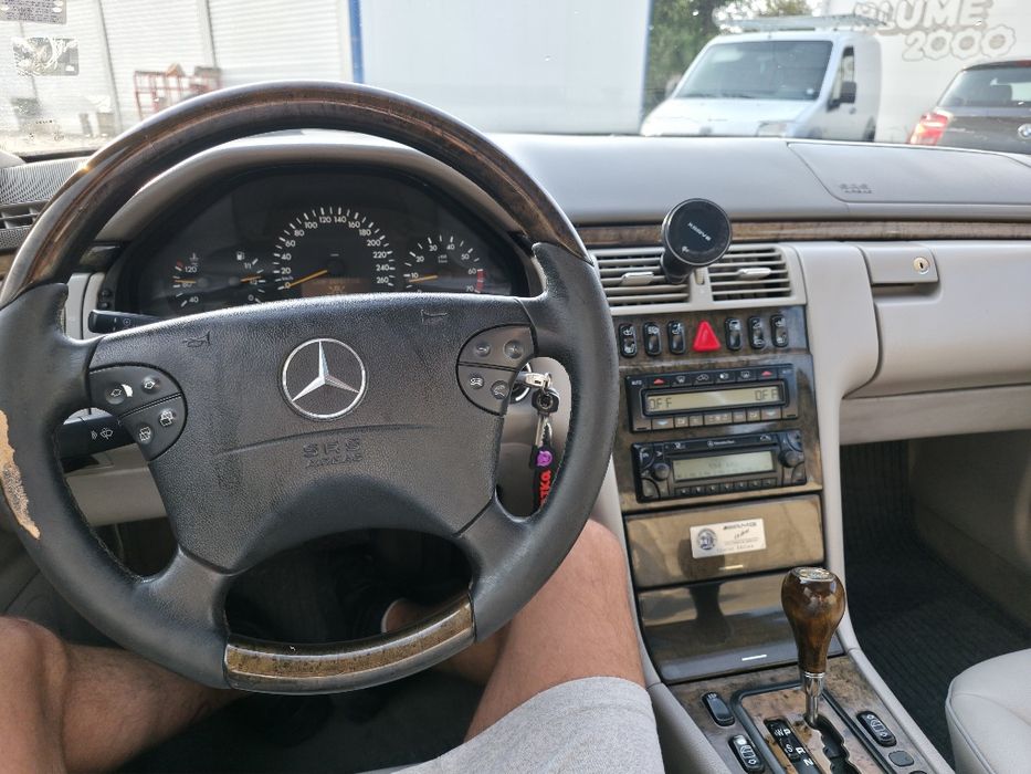Mercedes-Benz E430 W210