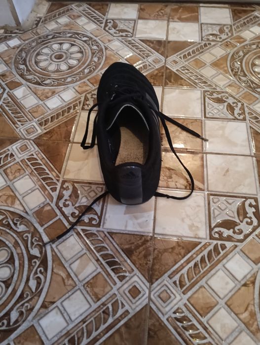 Vand ghete adidas mai multe detalii in pv