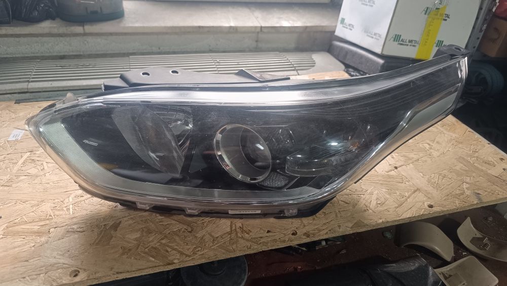Ляв фар за KiA Ceed