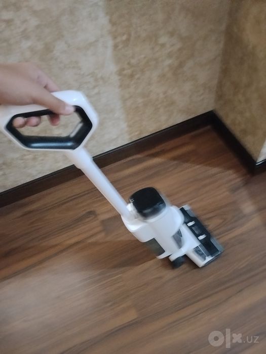 Вертикальный моющий пылесос для влажной и сухой уборки