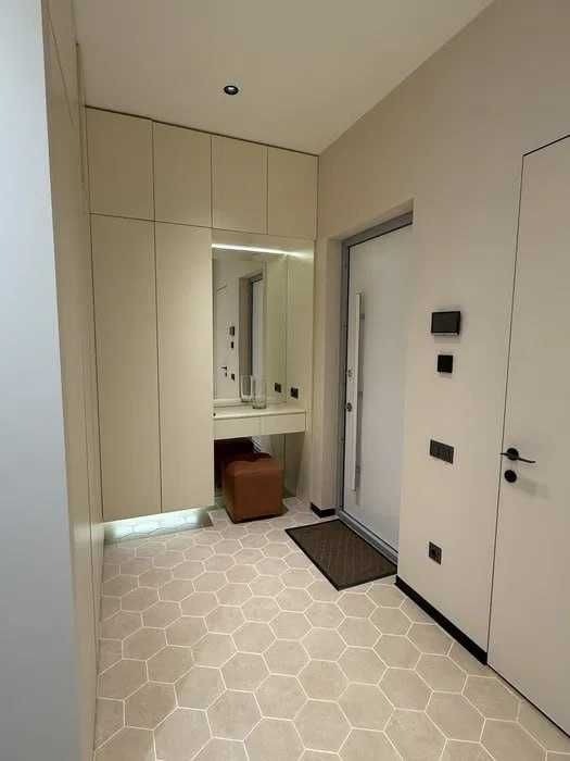 *Mirabad Avenue  Госпиталка, м. Ойбек,2ком квартира в центре.Евро 54м2