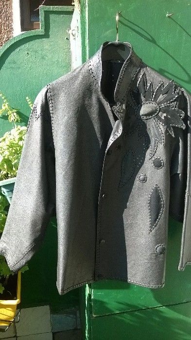 Продавам ръчно изработени дрехи от естествеа кожа