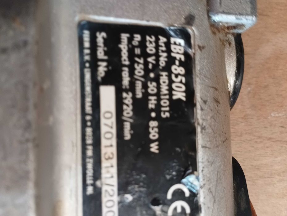 Продавам перфоратор