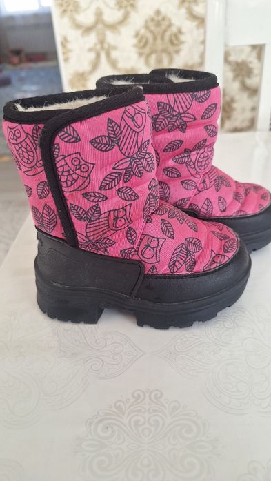 Продам сапожки для девочки зимние