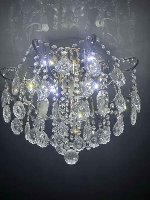 Продам Люстру в хрустальная