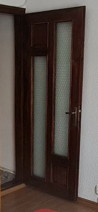 Vand 5 uși de apartament
