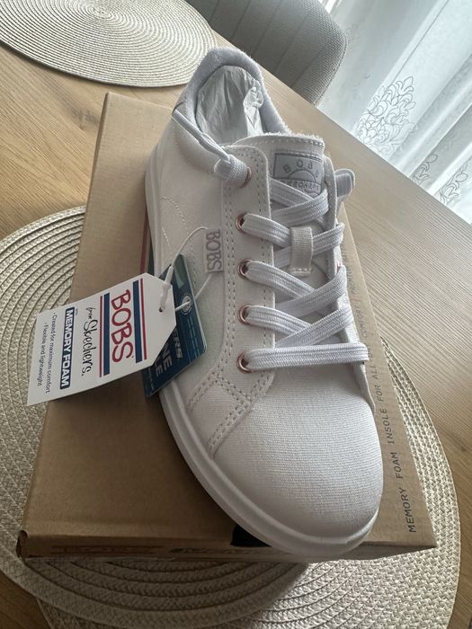Tenesi bobs from skechers noi numarul 37
