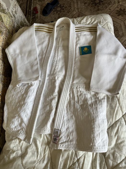 Продаю КИМОНО Adidas Champion СРОЧНО