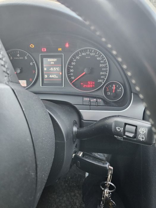 Продавам audi A 4