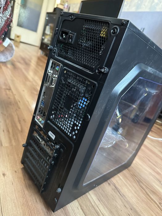 Среден клас компютър