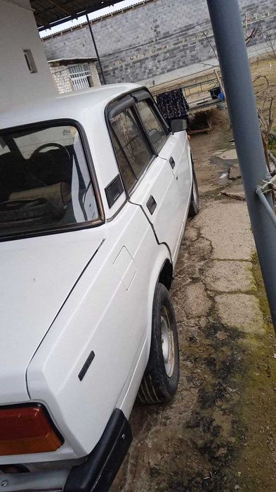 Vaz 2107 sotiladi