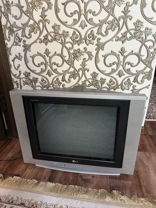 Телевизор LG Flatron (серебристый)