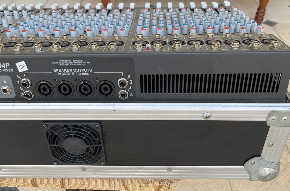 CARVIN C1644P активный микшер 1200 ватт