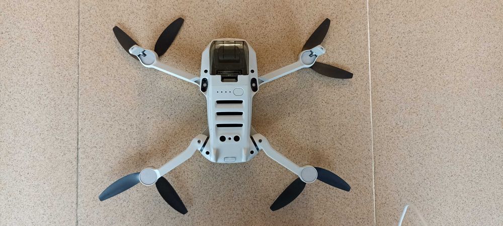NOUA - Drona DJI Mini 2 - video 4K / 30fps - 12MP, 249g, 4km altit.