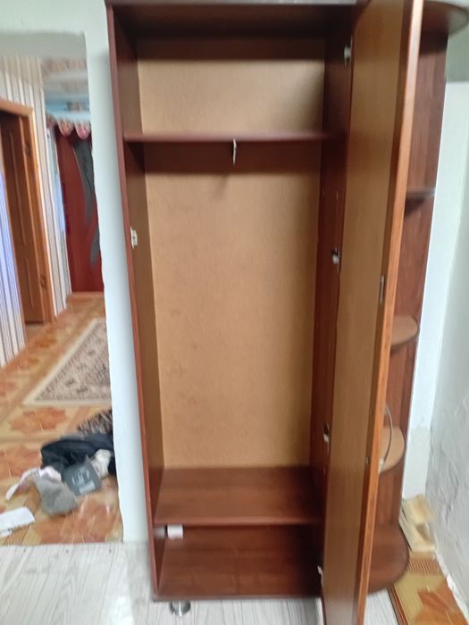 Продам пенал для прихожей