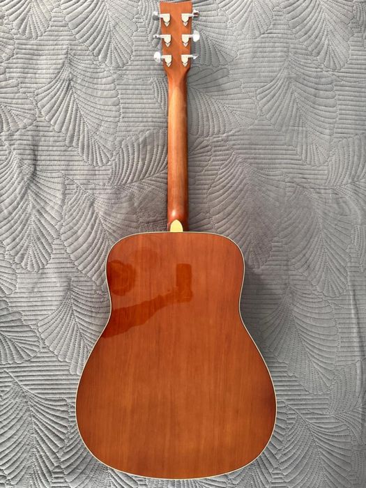 Гитара новая не разу не играли