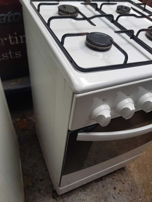Aragaz Zanussi alb-50cm latime