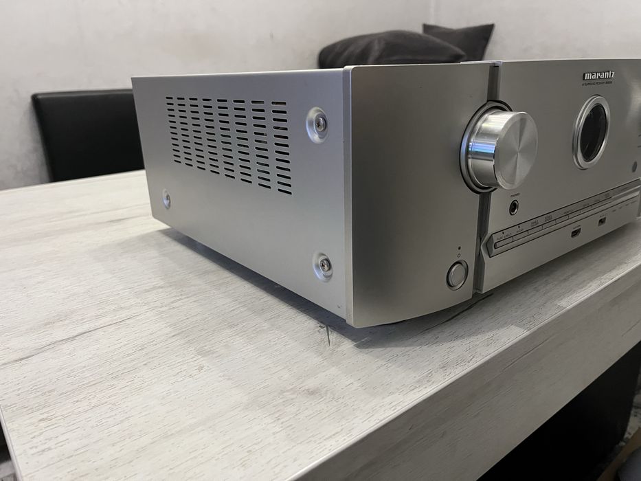 Marantz SR6008.