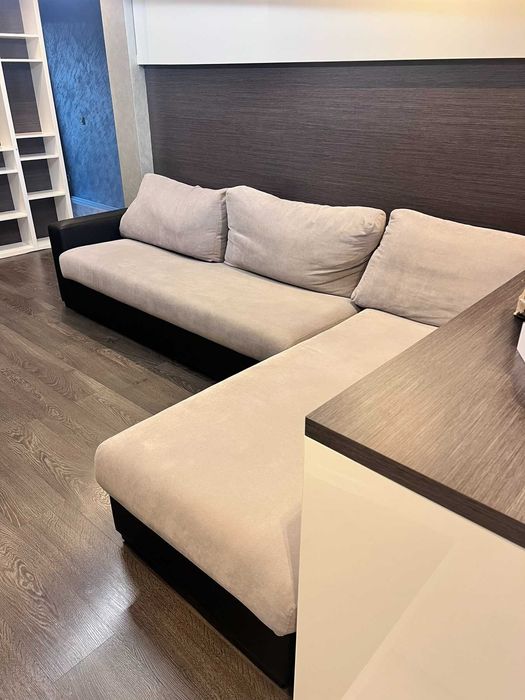 Ъглов диван с функция сън и място за съхранение