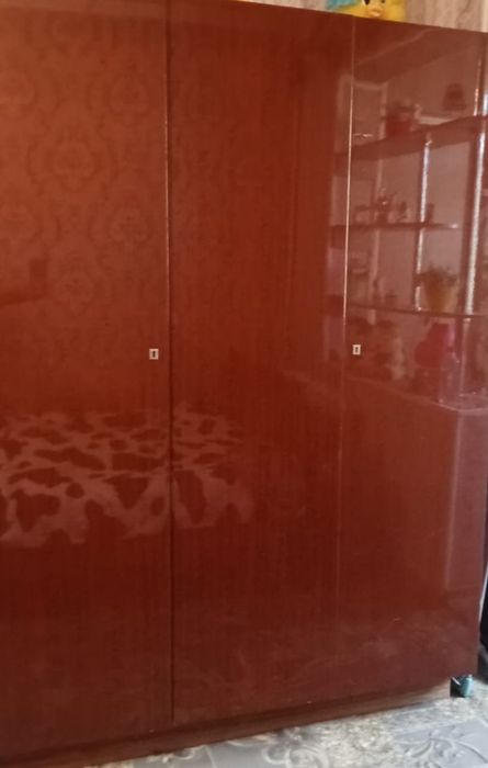Продам 2 шифоньера и кровать