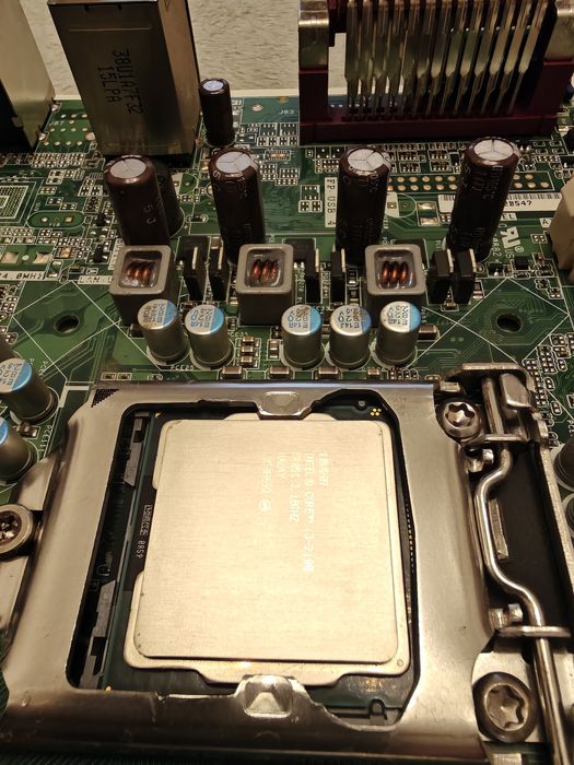 Placă de bază Intel LGA1155 cu procesor Intel I3-2100