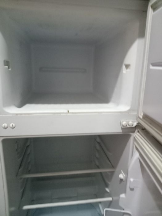 Продам холодильник двухкамерный