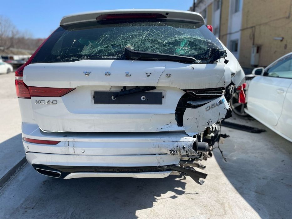 Volvo XC60 2.0d biturbo 235cp automat fab 2018 R-desing Euro6. Avariat