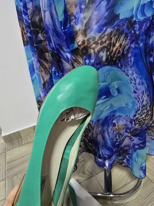 Balerini verzi din piele naturala moale, talpa usoara;