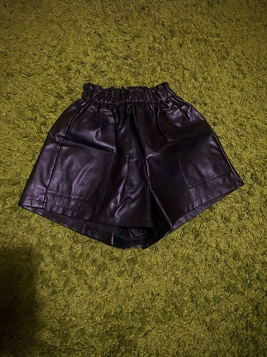 Кожени къси панталони