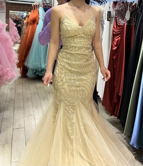 Абитуриентска рокла