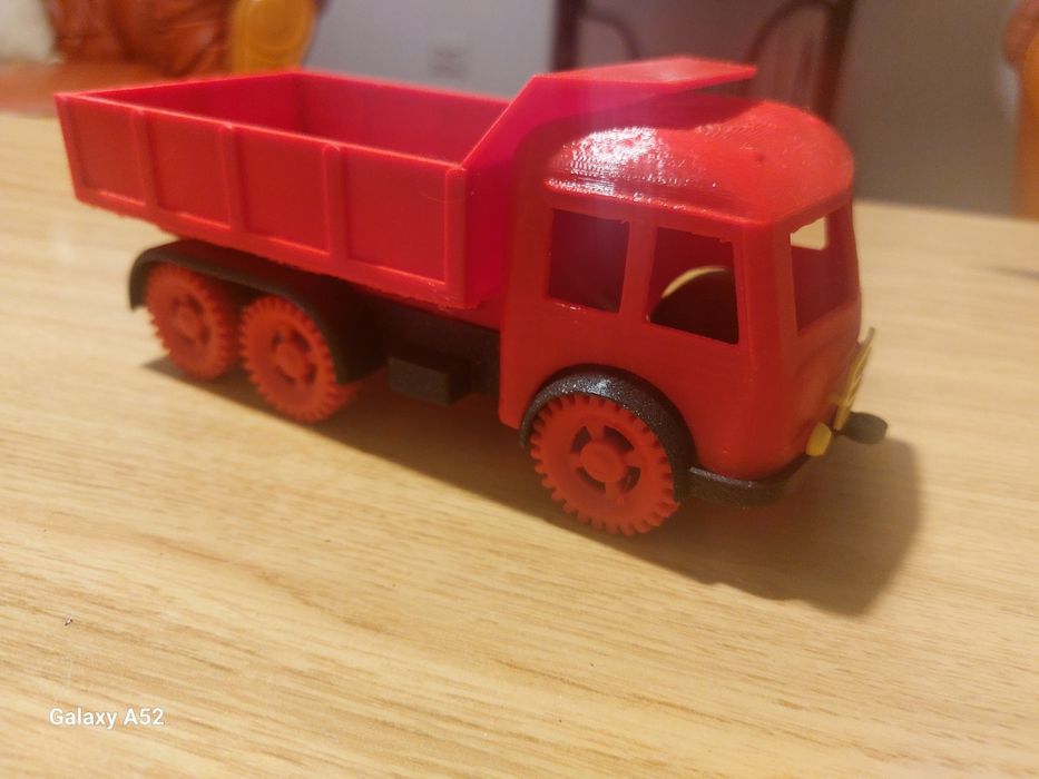 Jucarii vechi,3D  camioane, tractor  Viitoru Oradea