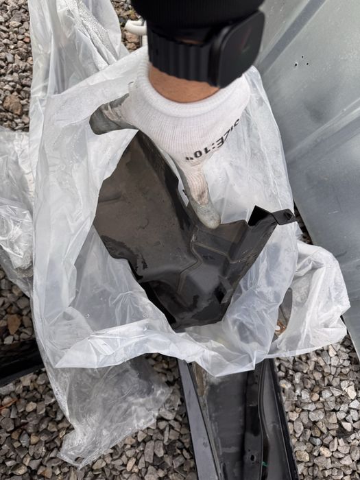 Продавам предна и задна броня за Бмв F30/F31!