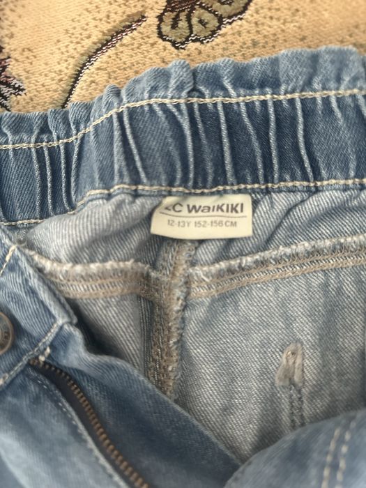 Продам джинсы на девочку