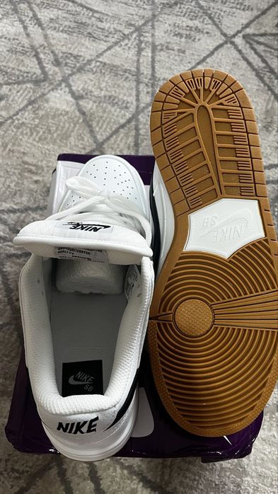 Продам NIKE новые
