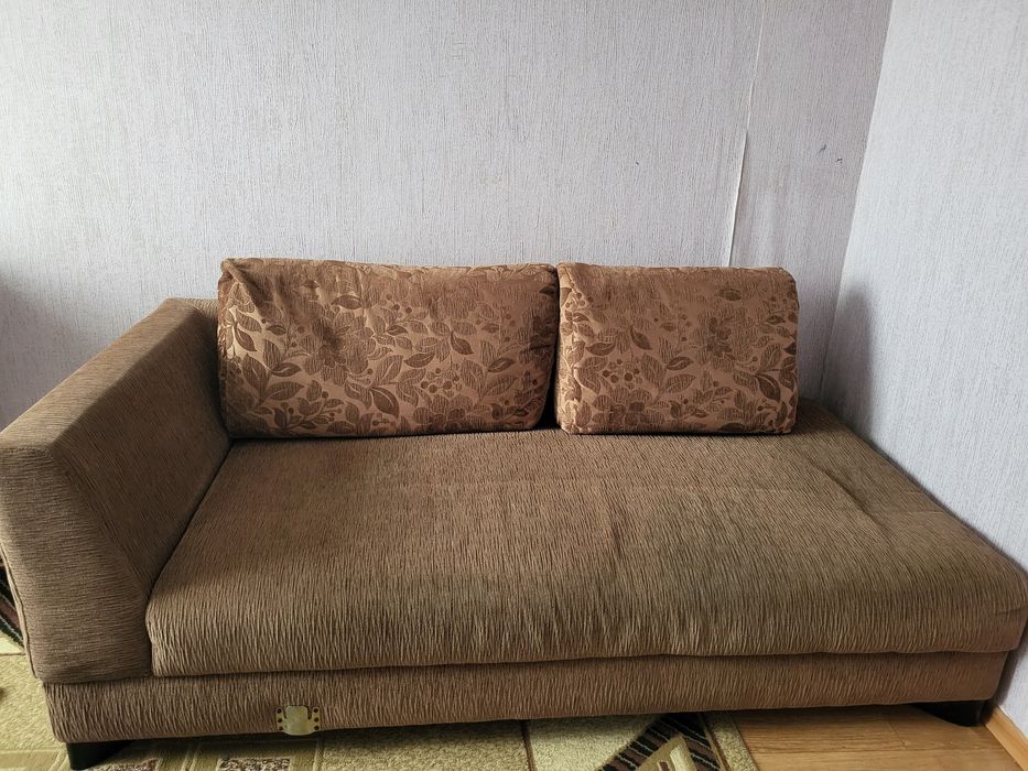 Диван сатылады..