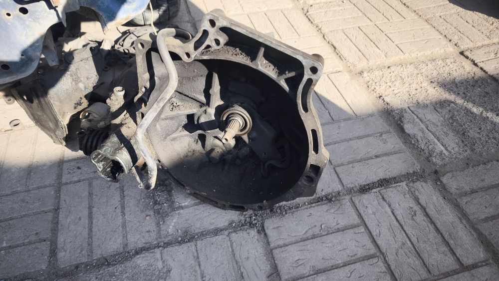 Продам коробку Мазда 323 1.3 bg